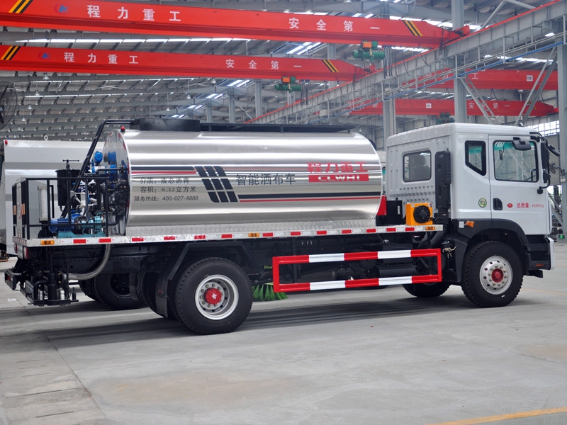 東風(fēng)7-8噸瀝青灑布車