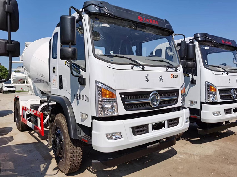 國(guó)六東風(fēng)S600單橋5.5攪拌車(chē)
