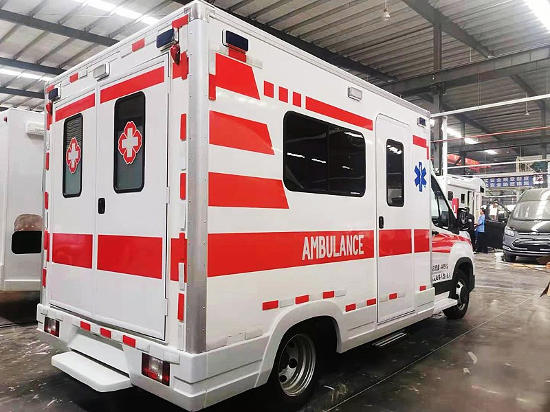 上汽大通長(zhǎng)軸方艙救護(hù)車(chē)