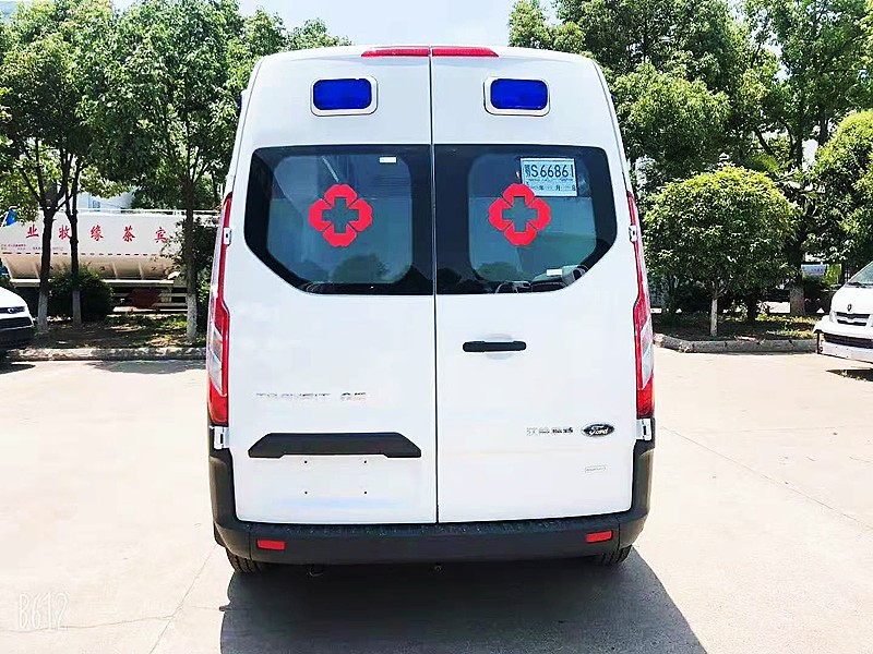 福特V362中軸中頂柴油版監(jiān)護(hù)型救護(hù)車(chē)