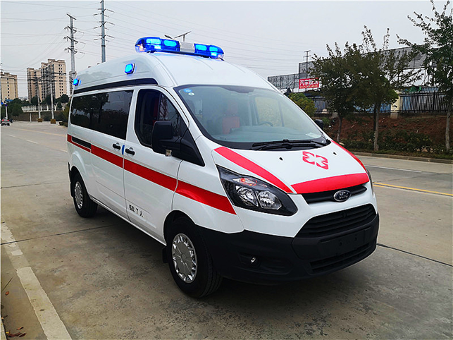 福特全順V362汽油版中軸中頂救護(hù)車(chē)