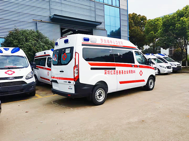 福特V362中軸自動(dòng)檔救護(hù)車(chē)