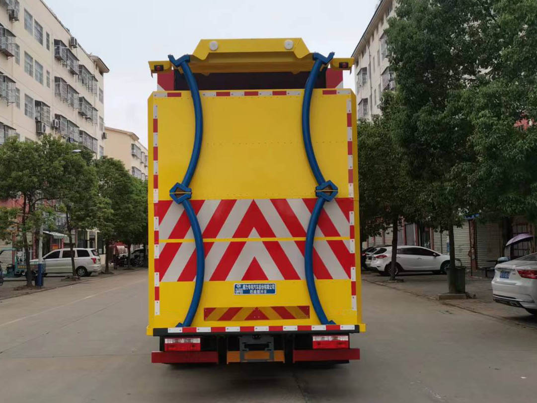 程力威牌CLW5123TFZBHA型防撞緩沖車