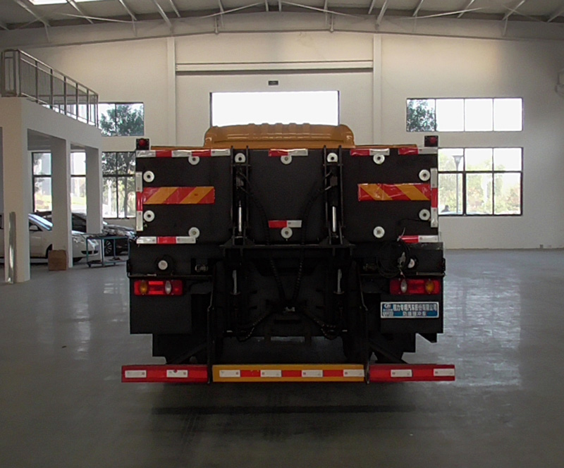 程力威牌CLW5122TFZD6型防撞緩沖車